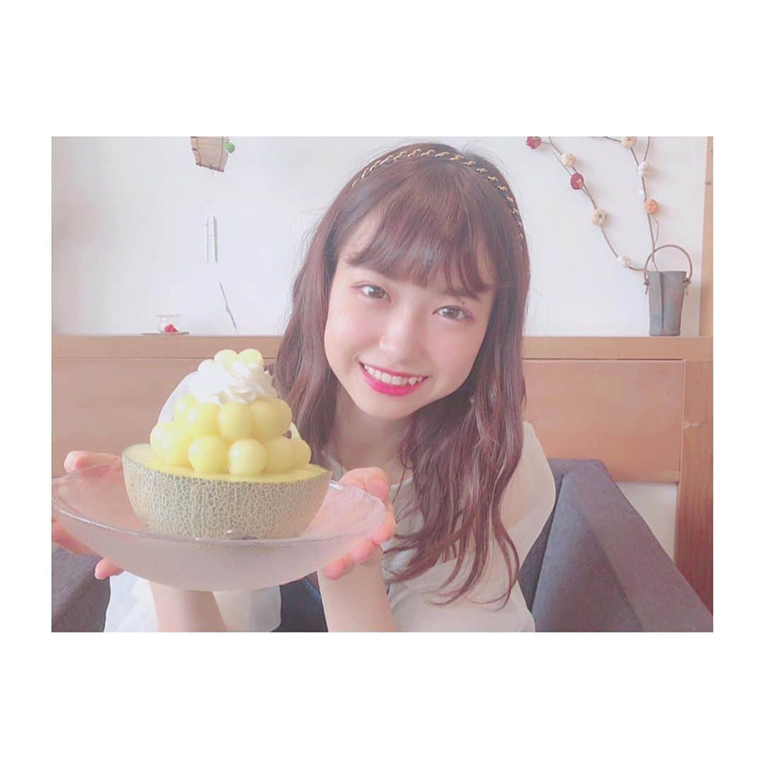 橋本陽菜さんのインスタグラム写真 - (橋本陽菜Instagram)「🍈 * #四季庵 さんのメロンパフェ😌 びっくりするぐらいおいしくて メロンに恋しちゃいました🍈💕 そして背景もいい感じ☺️ また行きたい！！ かなりお腹いっぱいになったよ〜👍 * メロンパフェは14:00～！ 食べに行く時は電話して予約しとくのがオススメです✨ メロンの種類が違う時もあるみたい！ 私はお友達がお電話してくれました😌 ありがとうお友達👍 photo by お友達👍 ピカチュウくれたお友達👍 * #pyonstagram  #pyongourmet #AKB48 #チーム8 #チームK #富山 #はるpyon #橋本陽菜 #圧倒的橋本陽菜 #橋本陽菜を広める」8月14日 23時19分 - 48pyonz_toyama