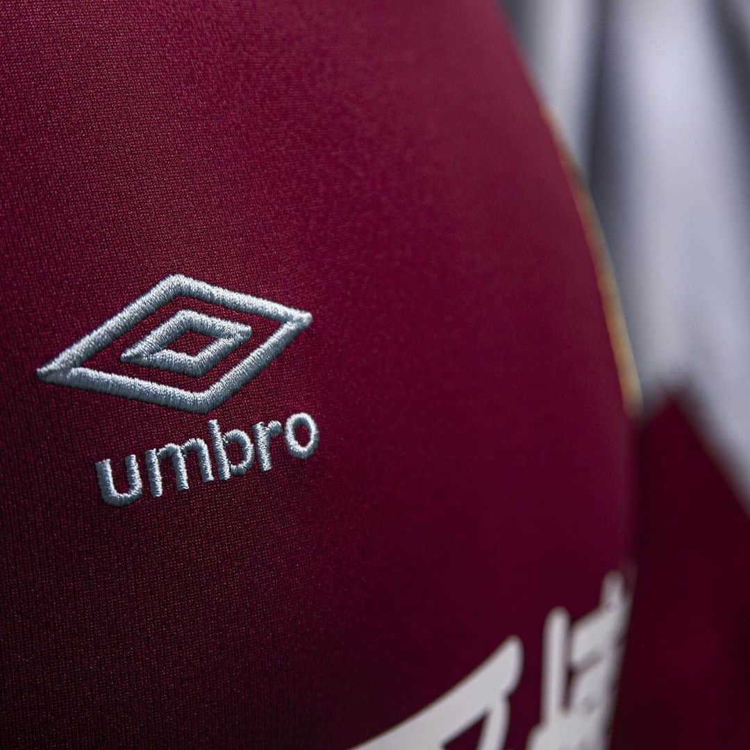 UMBROさんのインスタグラム写真 - (UMBROInstagram)「We stand together with @burnleyofficial   Taking inspiration from the kit worn by one of the greatest squad of players in the club’s history  #100YEARHEROS」8月14日 23時34分 - umbro