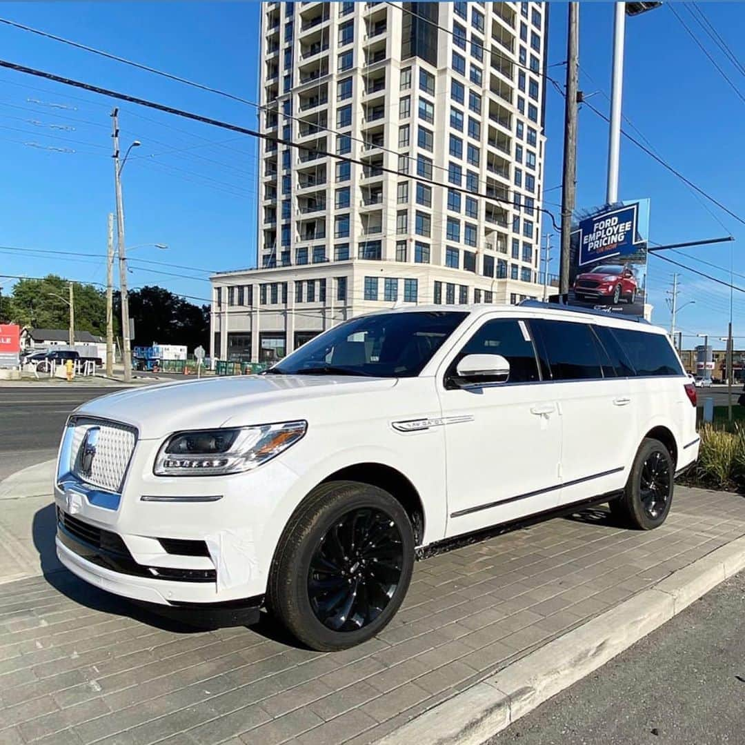 CarsWithoutLimitsさんのインスタグラム写真 - (CarsWithoutLimitsInstagram)「Visit @YongeSteelesFordLincoln for the largest selection of Lincoln Navigators (50) In #Canada 🇨🇦. Now In Stock Brand New #2020 #Lincoln #Navigator #Reserve Long #MonoChromatic & #Luxury Package #208A. Come view it at now #Toronto at 7120 #YongeStreet, #Thornhill, #ON. We have Navigator, #Aviator, #Nautilus and #Corsair models in Inventory.」8月14日 23時29分 - carswithoutlimits