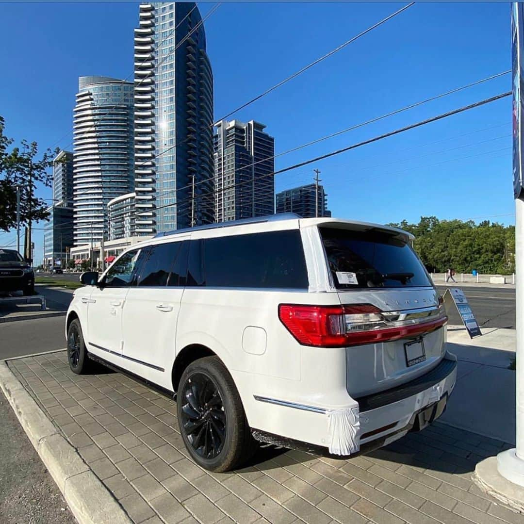 CarsWithoutLimitsさんのインスタグラム写真 - (CarsWithoutLimitsInstagram)「Visit @YongeSteelesFordLincoln for the largest selection of Lincoln Navigators (50) In #Canada 🇨🇦. Now In Stock Brand New #2020 #Lincoln #Navigator #Reserve Long #MonoChromatic & #Luxury Package #208A. Come view it at now #Toronto at 7120 #YongeStreet, #Thornhill, #ON. We have Navigator, #Aviator, #Nautilus and #Corsair models in Inventory.」8月14日 23時29分 - carswithoutlimits