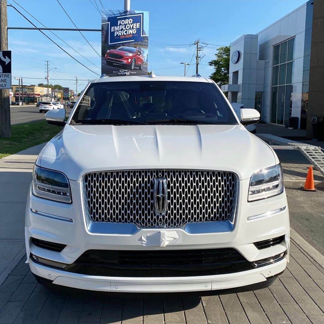 CarsWithoutLimitsさんのインスタグラム写真 - (CarsWithoutLimitsInstagram)「Visit @YongeSteelesFordLincoln for the largest selection of Lincoln Navigators (50) In #Canada 🇨🇦. Now In Stock Brand New #2020 #Lincoln #Navigator #Reserve Long #MonoChromatic & #Luxury Package #208A. Come view it at now #Toronto at 7120 #YongeStreet, #Thornhill, #ON. We have Navigator, #Aviator, #Nautilus and #Corsair models in Inventory.」8月14日 23時29分 - carswithoutlimits