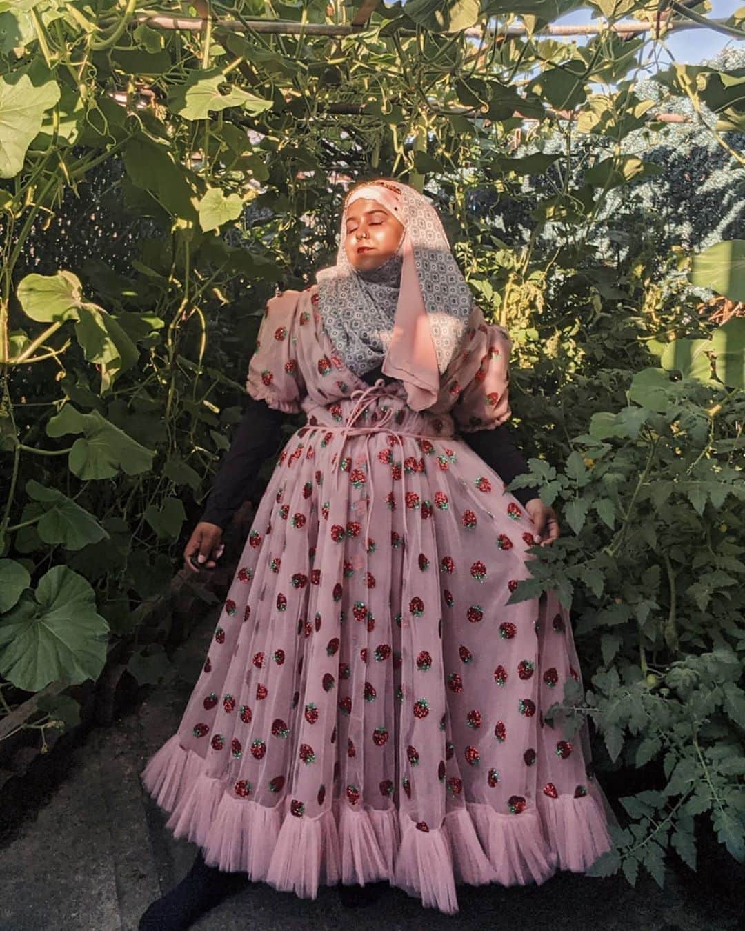 Vogue Runwayさんのインスタグラム写真 - (Vogue RunwayInstagram)「How did a fancy, sparkly, delicate dress become so popular during a pandemic? At the link in bio, @lirika.matoshi discusses the success of her strawberry dress and its many memes. Photo #regram @thathijabae.」8月15日 0時00分 - voguerunway