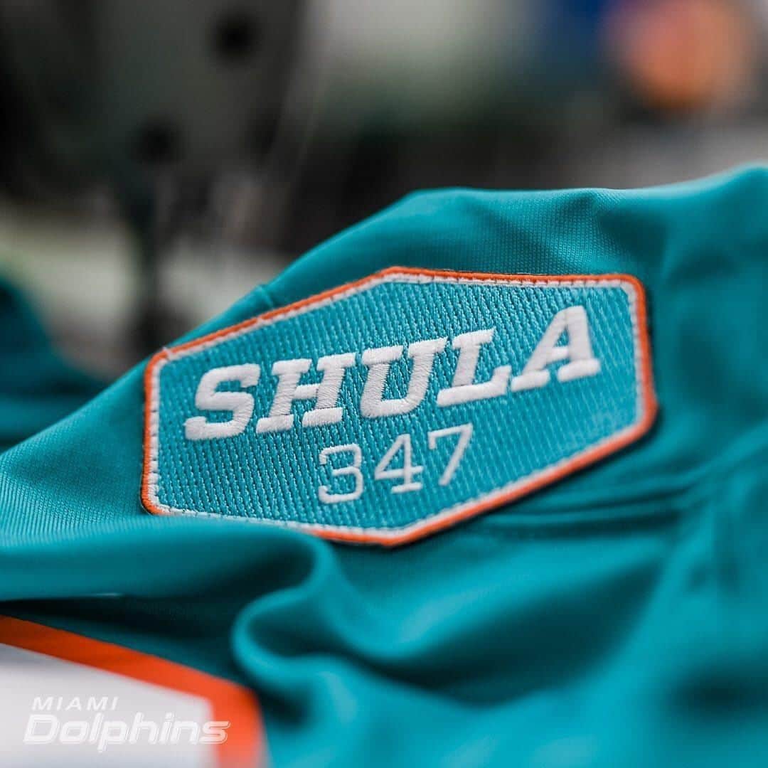 NFLさんのインスタグラム写真 - (NFLInstagram)「The Dolphins will honor the late Don Shula with this patch that is "emblematic of his success on the football field as the winningest coach in our league's history." (via @miamidolphins)」8月15日 0時00分 - nfl