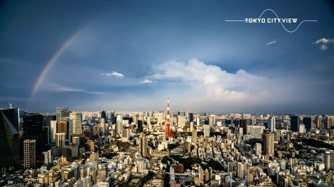 Tokyo City View 六本木ヒルズ展望台のインスタグラム：「2020年8.13撮影 「ゲリラ豪雨から虹がかかるまで」 #六本木ヒルズ展望台 #東京シティビュー  #ゲリラ豪雨 #虹」