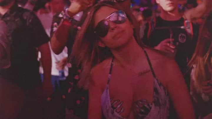 R3habのインスタグラム：「Smells Like Teen Spirit out now 🔥🔥 @ambashepherd」