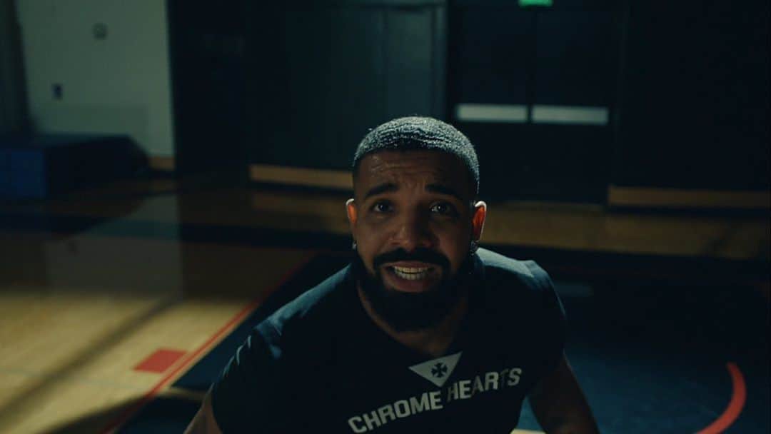 Vevoさんのインスタグラム写真 - (VevoInstagram)「🚨They sayin’ Drizzy just snapped and we’re here to confirm.🚨 Live out your retail dreams with @champagnepapi, @lildurk and some friends in the Nike HQ with his new video for “Laugh Now Cry Later,” the first single off his upcoming album #CertifiedLoverBoy ⠀⠀⠀⠀⠀⠀⠀⠀⠀ ▶️[Link in bio] #Drake #LilDurk #LaughNowCryLater」8月15日 0時09分 - vevo