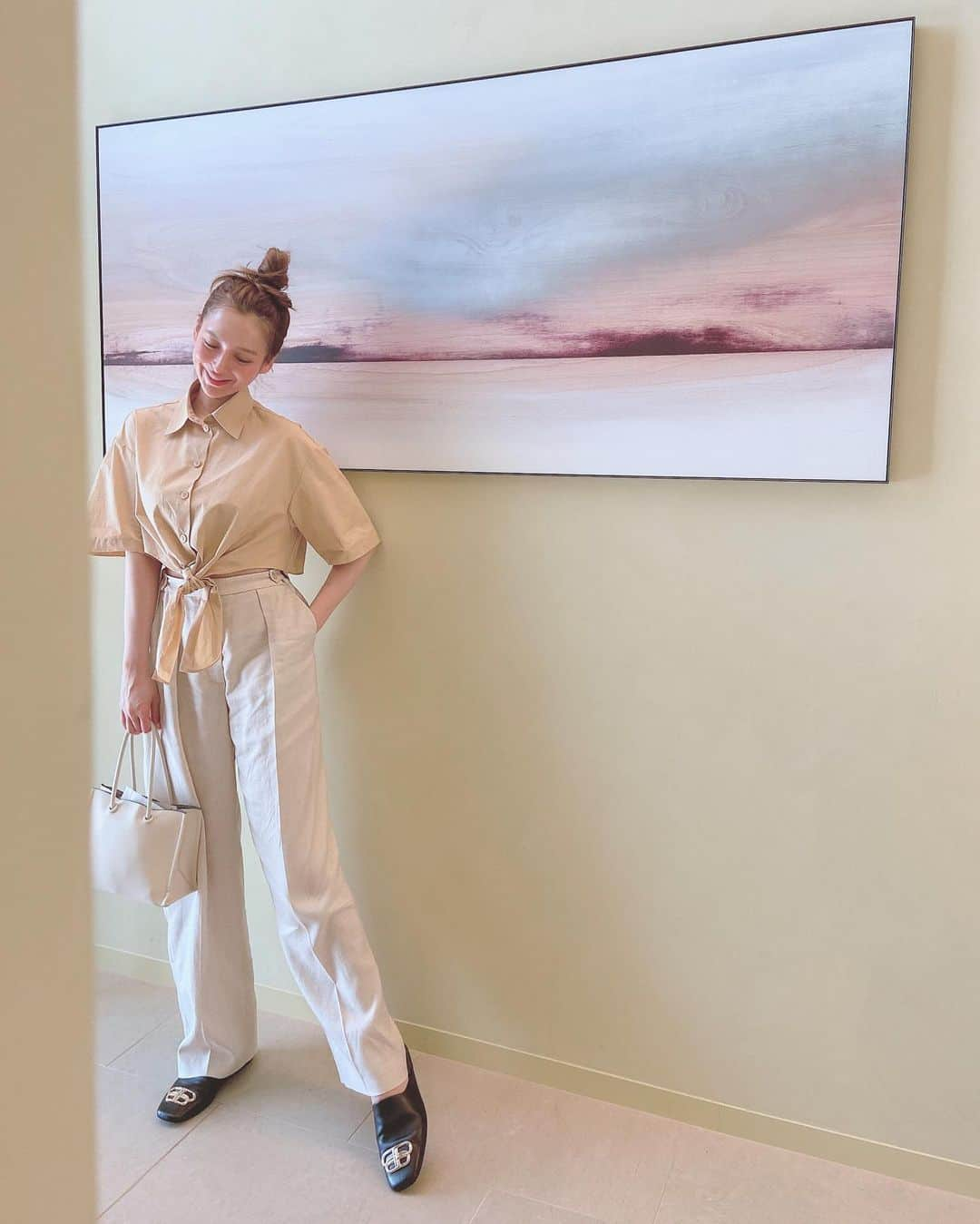 野崎萌香さんのインスタグラム写真 - (野崎萌香Instagram)「しふく🐝  bag... @zara  shirt... @vikagazinskaya_official_moscow  pants... @stellamccartney  slip-on... @balenciaga  #もえ服」8月15日 0時16分 - moeka_nozaki