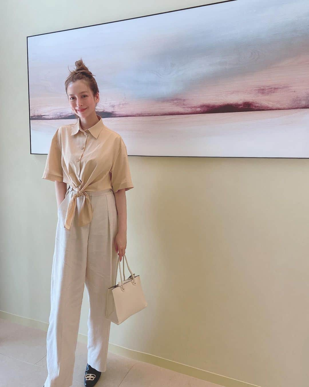 野崎萌香さんのインスタグラム写真 - (野崎萌香Instagram)「しふく🐝  bag... @zara  shirt... @vikagazinskaya_official_moscow  pants... @stellamccartney  slip-on... @balenciaga  #もえ服」8月15日 0時16分 - moeka_nozaki