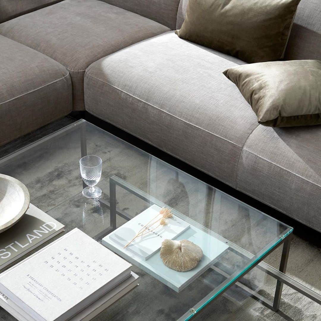 BoConceptさんのインスタグラム写真 - (BoConceptInstagram)「We love Lugo, a minimal coffee table for any stylish living room. The design by @mortengeorgsen comes in five sizes and a range of finishes, including oaks, marble ceramics and clear glass.  Yours from £179.  #boconcept #liveekstraordinaer #livingroomdesign #livingroom #danishdesign」8月14日 15時26分 - boconcept_official