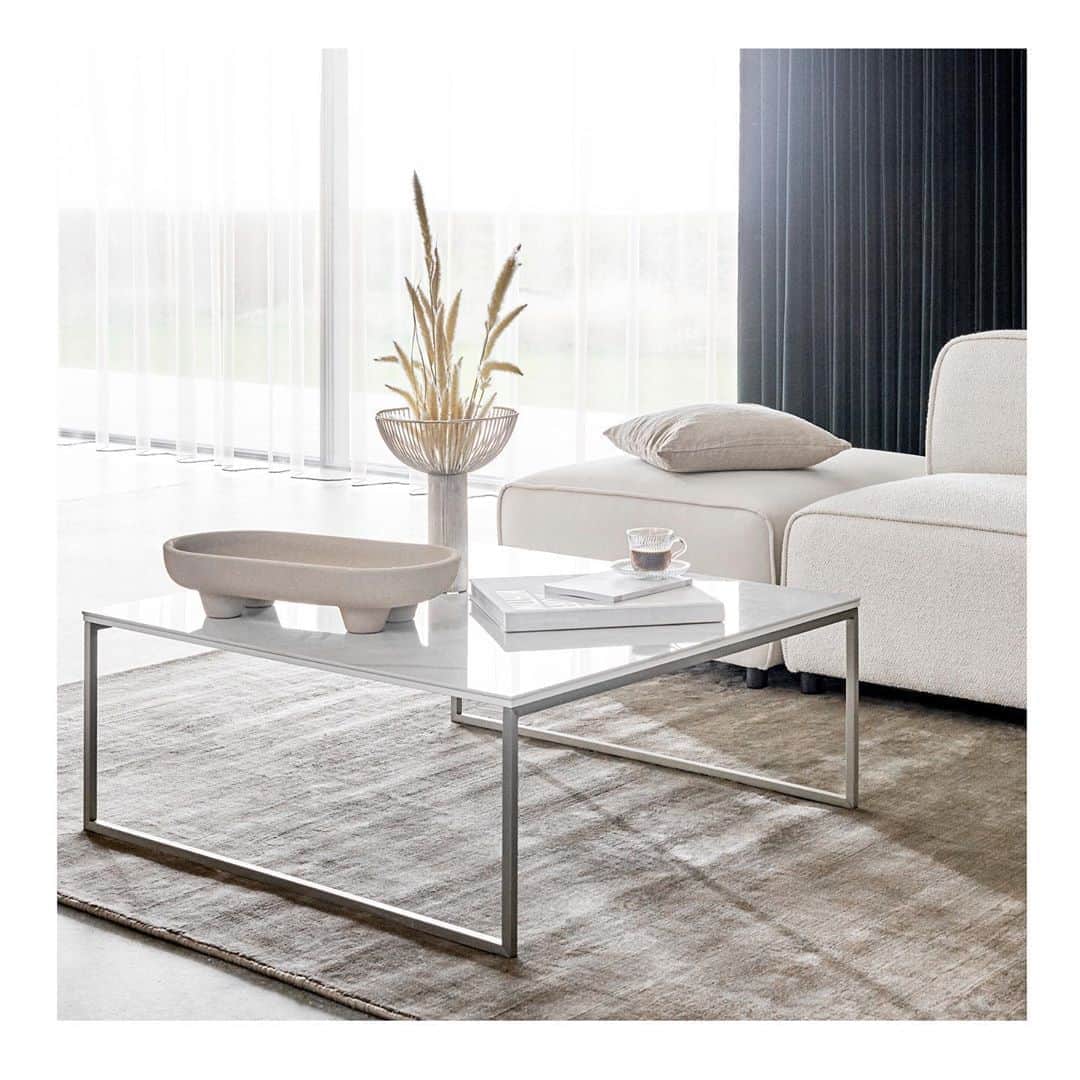 BoConceptさんのインスタグラム写真 - (BoConceptInstagram)「We love Lugo, a minimal coffee table for any stylish living room. The design by @mortengeorgsen comes in five sizes and a range of finishes, including oaks, marble ceramics and clear glass.  Yours from £179.  #boconcept #liveekstraordinaer #livingroomdesign #livingroom #danishdesign」8月14日 15時26分 - boconcept_official