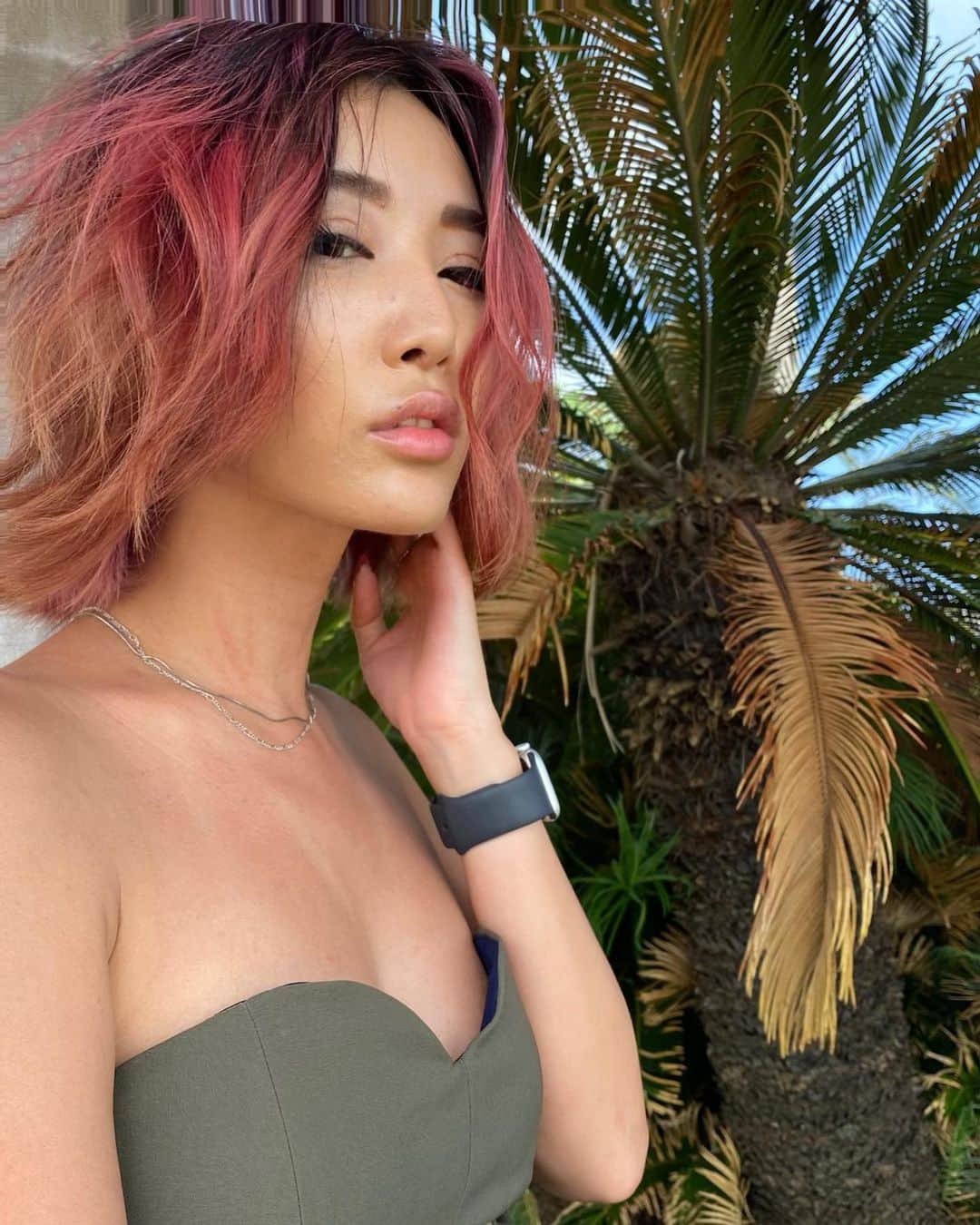のインスタグラム：「ナチュラルに自然を感じる幸せ  ありのままの姿で  海を風を感じる。  #私の夏休み #2020 #一条ありさ #natural #逗子マリーナ #sea #beach #sunset #シミもそばかすも仲良く付き合う #幸せ #happiness #色落ちも楽しめるカラー #wavehair #japan #リラックスタイム #ピンクヘアー #iphone11promax #無加工」
