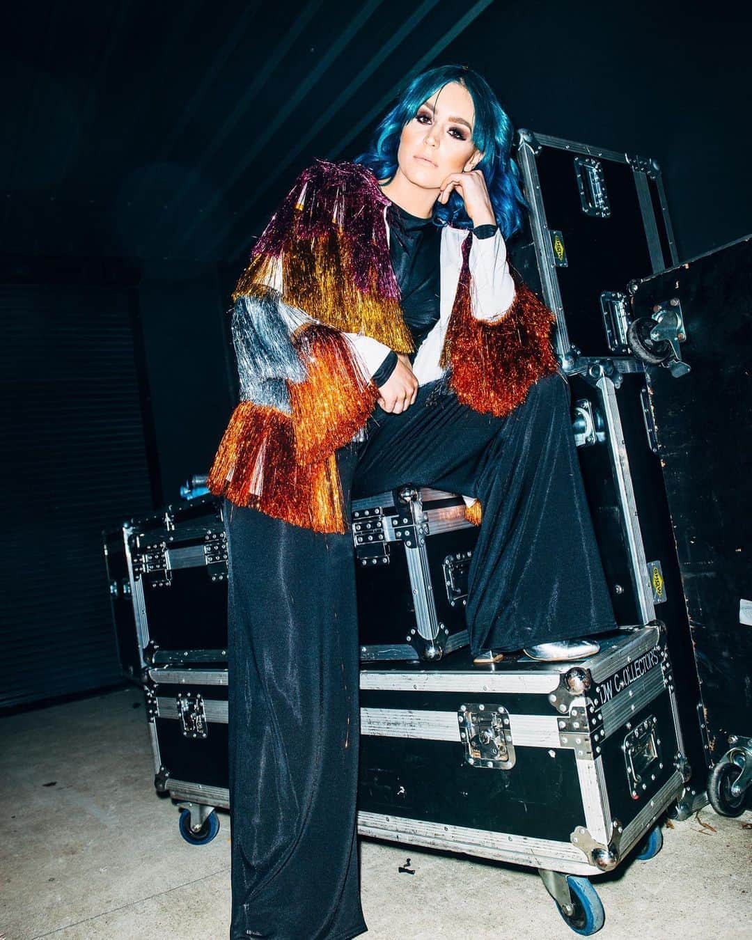 シェパードのインスタグラム：「Happy Friday music lovers🎶 We have something exciting coming for you guys soon. 👀」