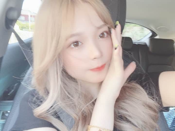 仲本莉絵瑠のインスタグラム：「何にも考えられないし忘れられそうな暑さ🥵」