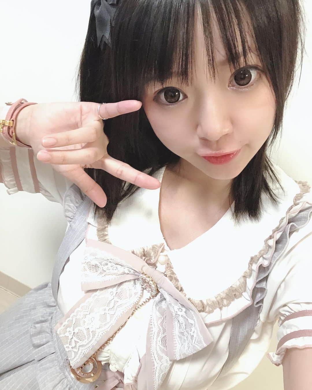 音羽莉夢のインスタグラム：「暑過ぎて引きこもりたい🥺💓笑  #童顔ロリ巨乳 #合法ロリ #ロリコンホイホイ #撮影会モデル #音羽莉夢 #アミックエンターテインメント  #グラドル自画撮り部 #グラドル  #lizlisa  #リズリサ #ハーフツインテール」