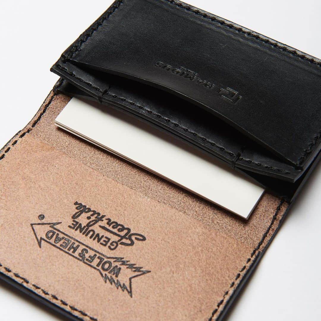 ヘッド・ポーターさんのインスタグラム写真 - (ヘッド・ポーターInstagram)「CC001014_CARD CASE-1 Price: ¥48,000 [+TAX]  バイカーウォレットをカードサイズに小さくした仕様のカードケースはこれまで展開されていない完全RAMIDUSオリジナルデザインとなります。また、シンプルな2列のスタッズ配列パターンはRAMIDUSコラボだけのデザインとなります。  問い合わせ先 info@ramidustokyo.com  #wolfshead  #ramidus  #ramidustokyo  #ラミダス」8月14日 16時04分 - ramidustokyo