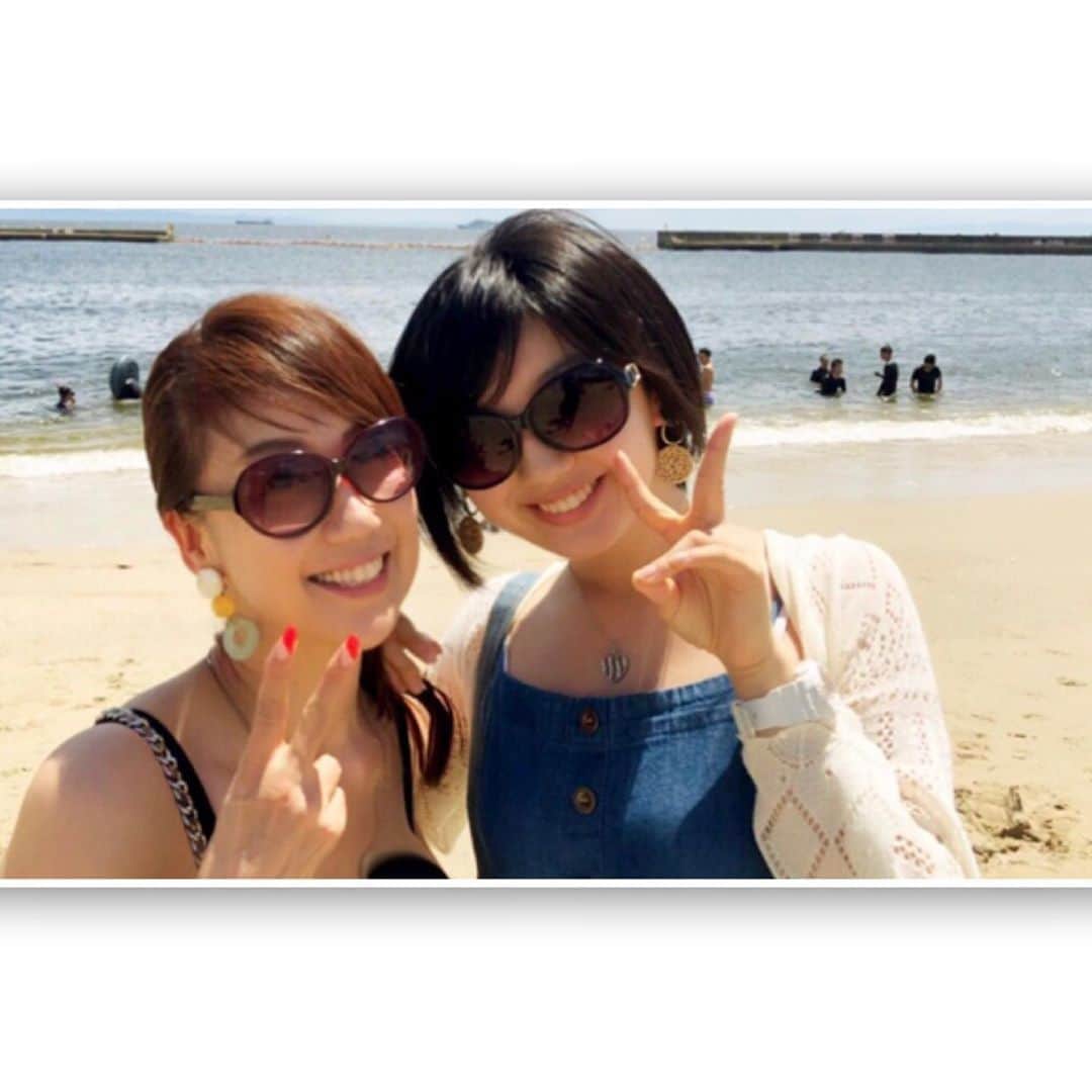 小林万希子さんのインスタグラム写真 - (小林万希子Instagram)「・・ 夏の日差し☀️☀️☀️ ・ 先日着た夏ワンピ ・ 真夏の今着ないで、いつ着る！😆笑 ・ 涼しくって着やすい💕 ・ ・ と…… 昨年の海🏖 ・ 夏だね〜☀️☀️☀️ ・ ・ #夏コーデ  #夏ワンピース  #かごバッグ  #サンダル  #今着ないでいつ着るの 💕 #昨年の海」8月14日 16時18分 - macky1218