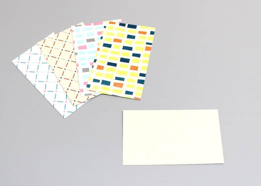 手紙社さんのインスタグラム写真 - (手紙社Instagram)「【シルクスクリーン好き必見！　レトロな色合いがたまらない「配色パターンカード」】﻿ 孔版印刷を専門とする印刷会社・「レトロ印刷JAM」では、様々な配色の色見本として使える「配色パターンカード」が新登場！　組み合わせは全24種類。色見本としてはもちろん、メッセージカードとしても活躍しますよ。全27色のSURIMACCAインクをカードにした「SURIMACCARD」も見逃せません。シルクスクリーン好きにはたまらないアイテムです、ぜひゲットしてくださいね。﻿ ﻿ ▶︎詳細はプロフィール「@kamihaku2020」のリンクより公式サイトへ﻿ ﻿ ▶︎「レトロ印刷JAM」さんのオンラインショップは8/14（金）20:30まで！﻿ ﻿ ＜「新しいオンラインフェスティバル・紙博」開催概要＞﻿ 出展者によるオンラインミーティング開催期間：2020年8月3日（月）〜8月9日（日）﻿ オンラインショップ開設期間：2020年8月3日（月）〜8月14日（金）﻿ ※出展者によって開設期間が異なります﻿ 会場：紙博公式サイト﻿ チケット：一般 1,000円（税込）発売中！﻿ ﻿ ◎「新しいオンラインフェスティバル・紙博」は2本立て！﻿ 1. オンラインミーティング（番組）﻿ すべての出展者がアトリエツアーや商品紹介等の番組を配信。“あの”アーティストによるライブや朗読、トークイベントも！﻿ ﻿ 2. オンラインショッピング﻿ 出展者による新作や、ここでしか買えない限定商品、もちろん、定番商品も購入することができます！﻿ ﻿ #手紙社#手紙舎#tegamisha#紙博#オンライン紙博#kamihaku#紙もの#紙雑貨#紙#paper#papercraft#デザイン#design#オンラインイベント#オンライン#オンライン配信#レトロ印刷 #レトロ印刷jam #surimacca #スリマッカ #シルクスクリーン #シルクスクリーンプリント #silkscreen #silkscreenprinting」8月14日 16時27分 - tegamisha