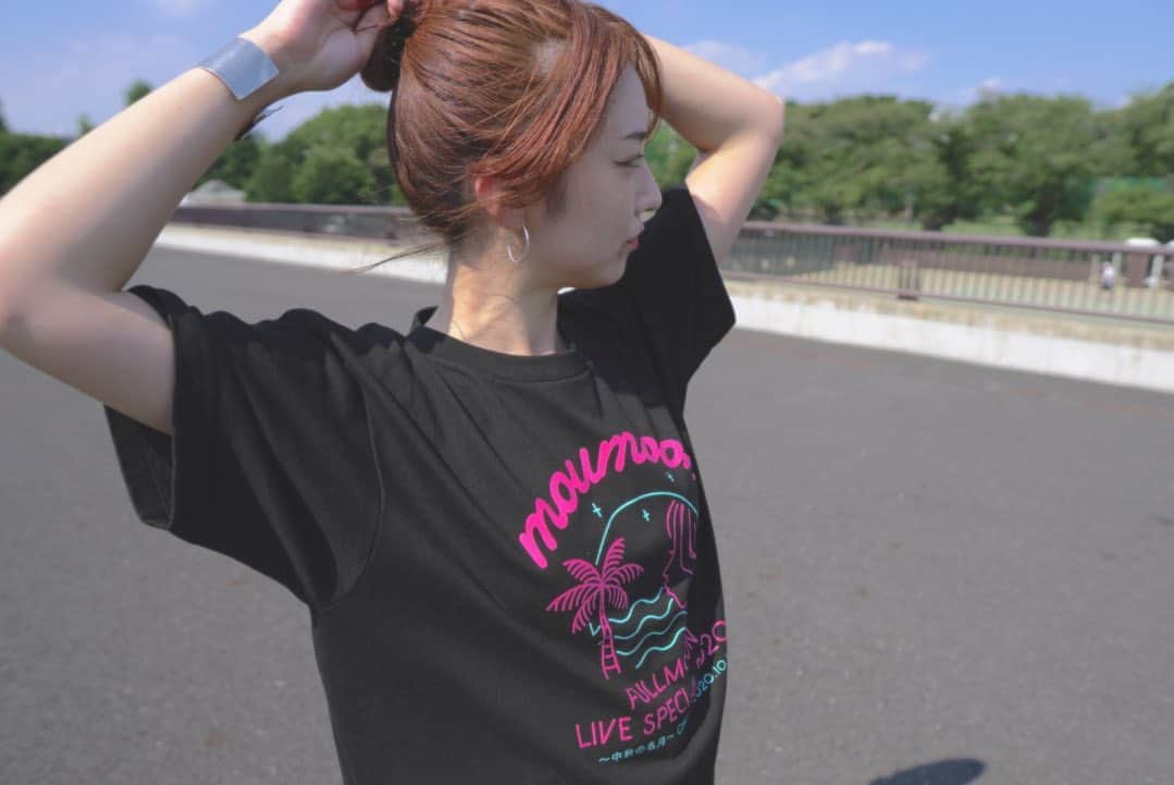 YUKA さんのインスタグラム写真 - (YUKA Instagram)「FULLMOON LIVE SPECIAL 中秋の名月2020 ONLINEの グッズTシャツが完成しました♡  こちらは黒バージョン☺️ ぜひこれを一緒に着てライブ鑑賞してね✨✨ (※着ているのはLサイズです)  ご購入に関する詳しい情報はmoumoonのオフィシャルサイトをご覧ください❣️  #moumoon #fullmoonlive #中秋の名月 #Tシャツ #月が綺麗な夜に会おう」8月14日 16時34分 - yukamoumoon