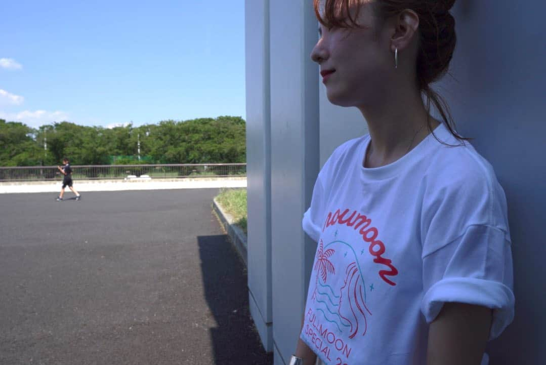 YUKA さんのインスタグラム写真 - (YUKA Instagram)「こちらは白バージョン❣️(size:L)  #moumoon #fullmoonlive #グッズ　#月が綺麗な夜に会おう」8月14日 16時45分 - yukamoumoon