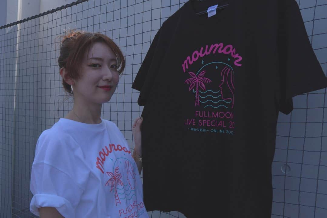 YUKA さんのインスタグラム写真 - (YUKA Instagram)「こちらは白バージョン❣️(size:L)  #moumoon #fullmoonlive #グッズ　#月が綺麗な夜に会おう」8月14日 16時45分 - yukamoumoon