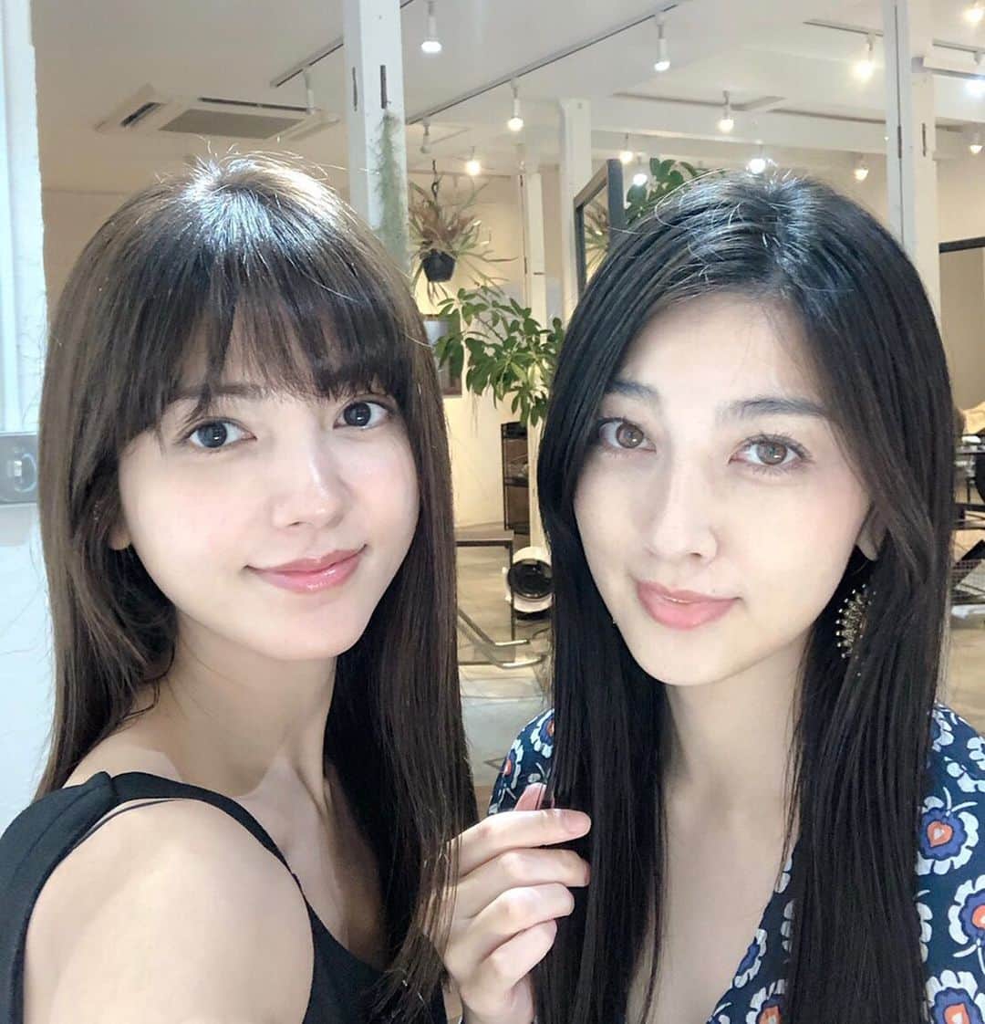 のインスタグラム：「#mylove @miyavimatsunoi  雅ちゃんのようなスーパーサラサラヘアを目指して♡  ヘアメイクあみちゃんのサロン @ami_yard のトリートメント受けてきました💆🏻‍♀️ 柔らかくふわっさらな仕上がりに大満足です🥰  帰りに2人でふわさらショット👩‍❤️‍👩  #いい感じでしょっ #久しぶりに相方に会えたヨ #んー好き . . . #夏 #summer  #沖縄 #okinawa #model #fashion  #makeup #beauty  #hair #treatment  #さらさらヘア #ふわさら #筋トレ #トレーニング #サウナ女子 #サウナ #サウナイキタイ #東京 #tokyo #mylove #松野井雅 #南里美希」