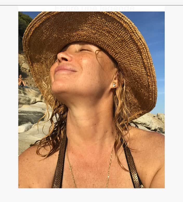 エマニュエル・ベアールのインスタグラム：「14 août 2020 🦁」