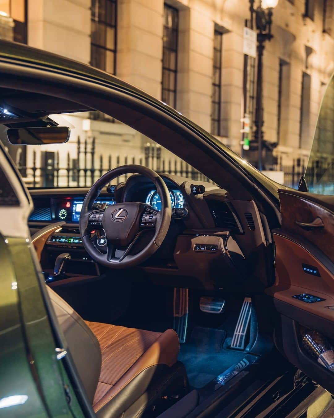 Lexus UKさんのインスタグラム写真 - (Lexus UKInstagram)「Worth getting out of bed for. #LexusLC  Photo credit: @AlexPenfold  #Design #CarDesign #Automotive #Lexus #CarsofInstagram #LuxuryTravel #Luxury」8月14日 17時00分 - lexusuk