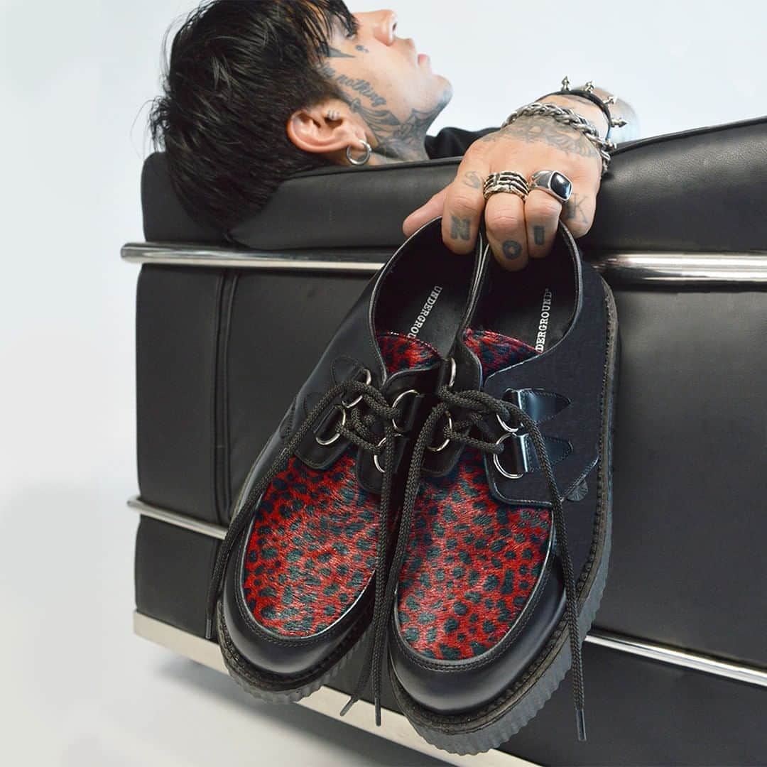 アンダーグラウンドのインスタグラム：「The Original Wulfrun Creeper. This option is available in limited numbers from our online store. A high quality box leather body with a red and black leopard print apron.⁠ ⁠ ⁠ **Step by step we work to improve our environmental footprint. As an independent company we can use our freedom to select products from ethical and local suppliers and we are able to commit to small batch production. These are hand made in a family owned factory that supports sensible and sustainable production **⁠ ⁠ Available from our online store.⁠ ⁠」
