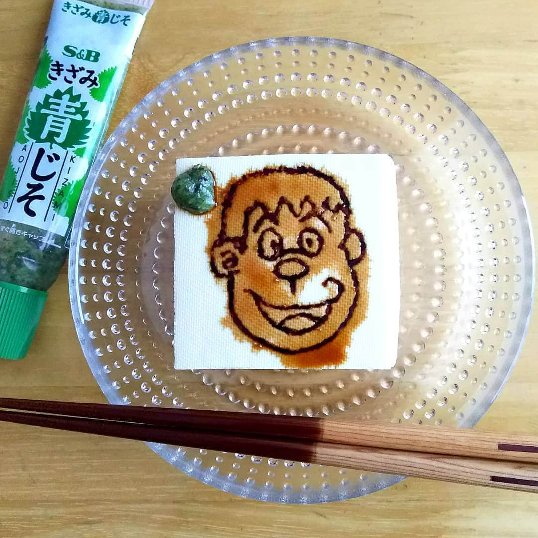 sweet_strawberryさんのインスタグラム写真 - (sweet_strawberryInstagram)「□👦✏️【#ジャイアン 】【#冷や奴 ！】 🎐暑くて、お豆腐やお素麺を冷やっツルッと食べたくなるなる🍉🍧 冷や奴をポン酢で食べるの好き！ □爪楊枝でツンツン刺しながら描いていったよ😉 【#豆腐アート 】 🌻#夏は 【#映画ドラえもん 】🎬🎦 #冷奴#冷奴アレンジ#豆腐#美味しくいただきます#きざみ青じそ#食べたくなる#あつい☀️#あつはなつい#あるある#ガラス皿#似顔絵#ドラえもん#点描」8月14日 17時10分 - sweet_strawberry