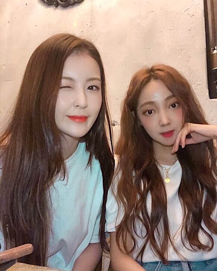 シアのインスタグラム：「우리 셀카 오래만갑🤪🤪」