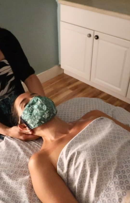 マヤ アリーナのインスタグラム：「「サポート・ローカル・ハワイ」第5エピソードは Nori Kohana Massage!! マッサージは大事なセルフケア。最近Nori Kohanaを見つけて、I’m so happy! 色んなセレピストがいて、もちろんマッサージは最高。またハワイに来た時は是非リラックスできる時間を作ってね。エピソード楽しんで‼️  Episode 5 of Support Local Hawai’i is Nori Kohana Massage! As an important part of my self-care routine, I’m so happy to have found these wonderful massage therapists. Definitely visit next time you are in the Kailua area, you won’t be disappointed! Appointments are easily made online and the prices are always great 🥰  Special thanks to: @nori_kohana_massage  www.norikohana.com  *サブタイトル入りのビデオはYouTubeで見れるよ➡️ https://youtu.be/b4xmDjMvmM4」