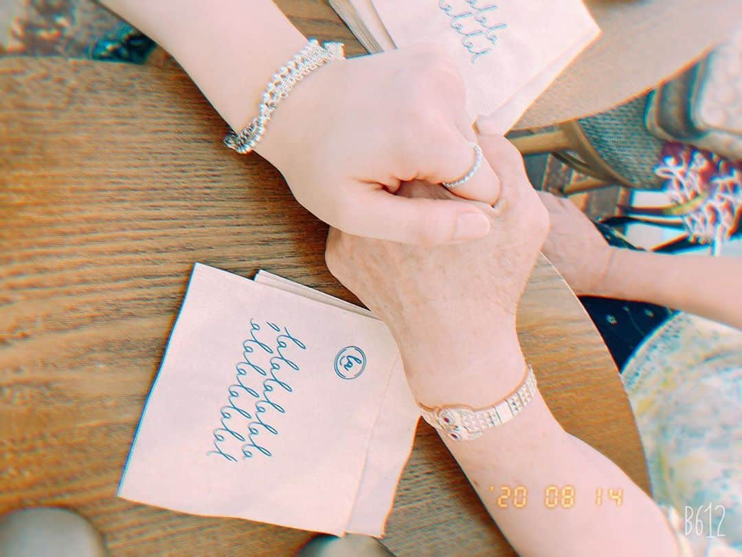 コ・アラさんのインスタグラム写真 - (コ・アラInstagram)「#지금 ❤️  #with#grandmother 💕」8月14日 17時22分 - ara_go_0211