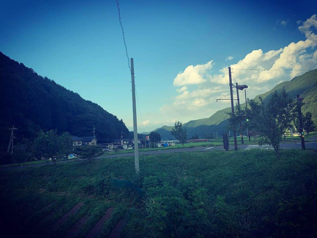 TAKUMA さんのインスタグラム写真 - (TAKUMA Instagram)「長野県を走ってます🚗 空気が綺麗✨ 目的地は栃木県👍 行くぜ！  #たんさん #長野県 #school」8月14日 17時36分 - tan_tan_dayo