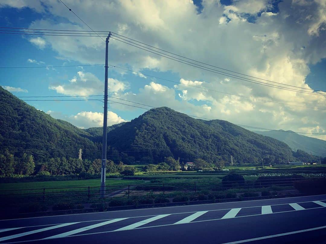 TAKUMA さんのインスタグラム写真 - (TAKUMA Instagram)「長野県を走ってます🚗 空気が綺麗✨ 目的地は栃木県👍 行くぜ！  #たんさん #長野県 #school」8月14日 17時36分 - tan_tan_dayo