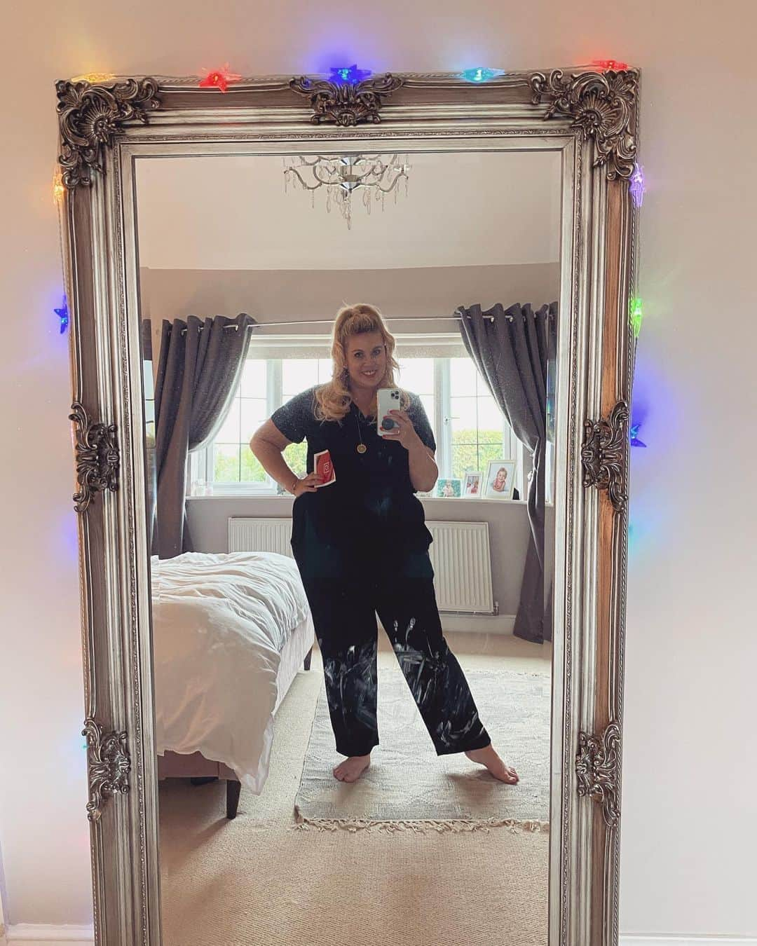 ルイーズ・ペントランドさんのインスタグラム写真 - (ルイーズ・ペントランドInstagram)「☺️Are you curvy and afraid of jumpsuits?! I am but I’ve actually found a nice one!!! Lovely @ruthlangsford kindly sent me one from her range with @qvcuk (ad gift) and I really like it! . The fabric is stretchy but thick (no over stretched leggings look), it has biggg pockets, nice little sleeves and is cinched at the waist. I’d love to see it in the full plus range (this goes to a size 24). I think you could probably dress it up but you know me- casual and comfy for life! . Haven’t ever shared an outfit in a mini vid but if this sorta thing tickles your pickle, I’ll do more. It’s hard to find nice #plussize outfits so any good finds are always exciting! Thank you Ruth! ✨☺️🥂 . Are you a jumpsuit/play suit gal? I recently re-discovered SKORTS and let me tell you... Game Changer 👌🏻🌷🧡 . PS- Swipe for realities of why I didn’t film this mirror selfie style- #ToddlerLife 🤣」8月14日 17時31分 - louisepentland