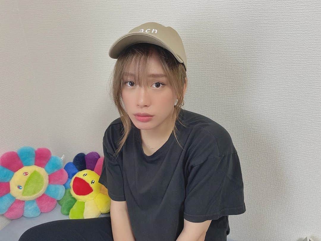 acaneのインスタグラム：「・ acane cap🧢使ったよ 今回はベージュとブラック どっちも使いやすい色を🤲✔︎ ・ 刺繍で『acn』って入ってます🤯💘 ・ 販売の詳細はストーリーに載せとるよ🥳ミテネ」