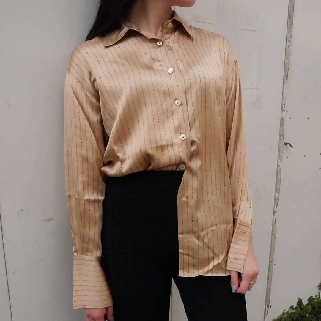 Vintage Brand Boutique AMOREさんのインスタグラム写真 - (Vintage Brand Boutique AMOREInstagram)「SOLD OUT.   Vintage Chanel logo stripe silk shirt  from 1999. Size 40  This item is  only available at the store but we accept orders by DM. Please DM us if you are interested in the item!   ▶︎Free Shipping Worldwide✈️ ≫≫≫ DM for more information 📩 info@amorevintagetokyo.com #AMOREvintage #AMORETOKYO #tokyo #Omotesando #Aoyama #harajuku #vintage #vintageshop #ヴィンテージ #ヴィンテージショップ #アモーレ #アモーレトーキョー #表参道 #青山 #原宿#東京 #chanel #chanelvintage #vintagechanel #ヴィンテージ #シャネル #ヴィンテージシャネル #シャネルヴィンテージ #amorewardrobe #アモーレワードローブ」8月14日 17時34分 - amore_tokyo