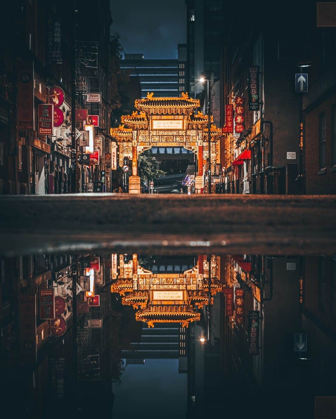 Fujifilm UKさんのインスタグラム写真 - (Fujifilm UKInstagram)「"This photograph was taken with my FUJIFILM X-H1 and XC35mmF2 on a late-night walk around Manchester. The notoriously rainy city makes for some excellent photographs of reflections. The bold colours and design of the Chinatown arch and its surrounding businesses really stood out in the darkness, and what's better than one eye-catching arch? Two! The large puddle on the other side of the street also helped!" - @alynchstreet.  F2.2  ISO 1000  1/17 sec  #RepostMyFujifilm #Fujifilm #XSeries」8月14日 17時45分 - fujifilmuk