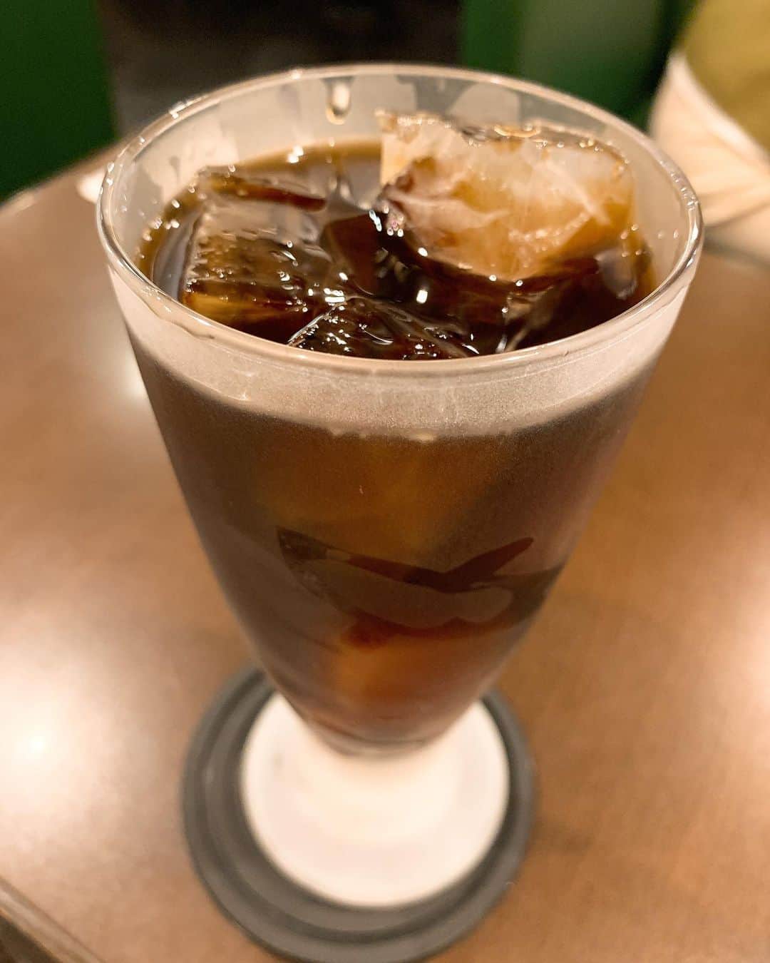 愛純もえりさんのインスタグラム写真 - (愛純もえりInstagram)「⭐️型にくり抜かれた ホットケーキ🥞　かわゆ  ここのアイスコーヒー美味しかったなぁ また行こう✨  スイーツとビールジョッキ  うん、この振り幅が私にはちょうど良い 🎂🍺」8月14日 17時54分 - moeri_aizumi
