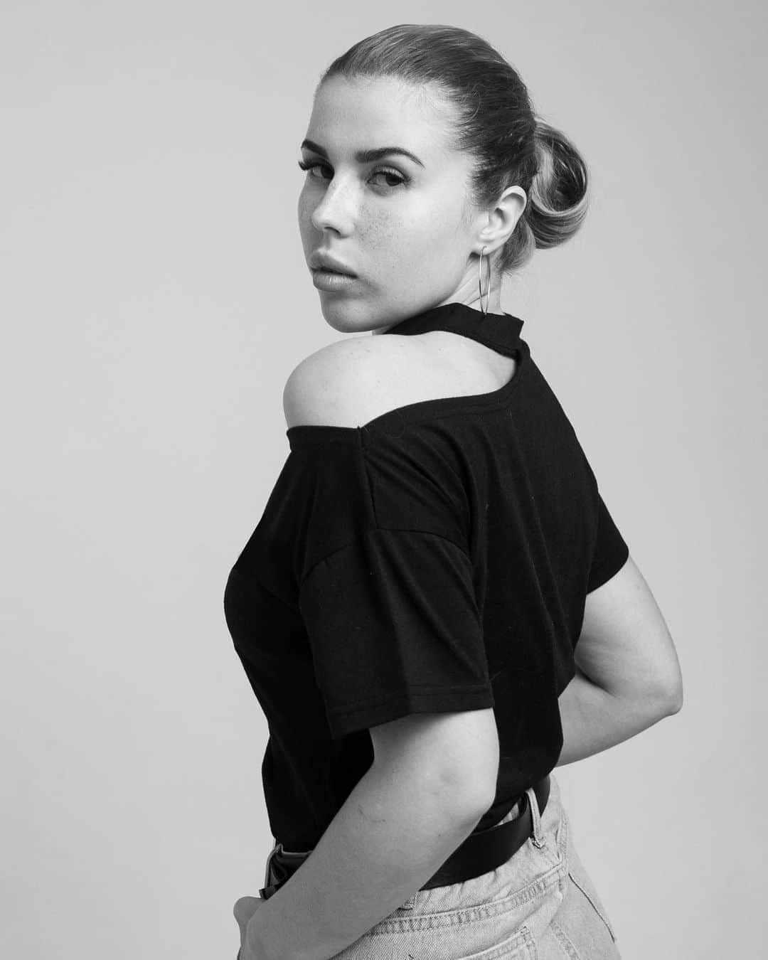 ALINA AKULAのインスタグラム：「𝑪𝒉𝒆𝒓𝒊𝒔𝒉 𝒕𝒉𝒆 𝒎𝒐𝒎𝒆𝒏𝒕𝒔 — Берегите моменты.」