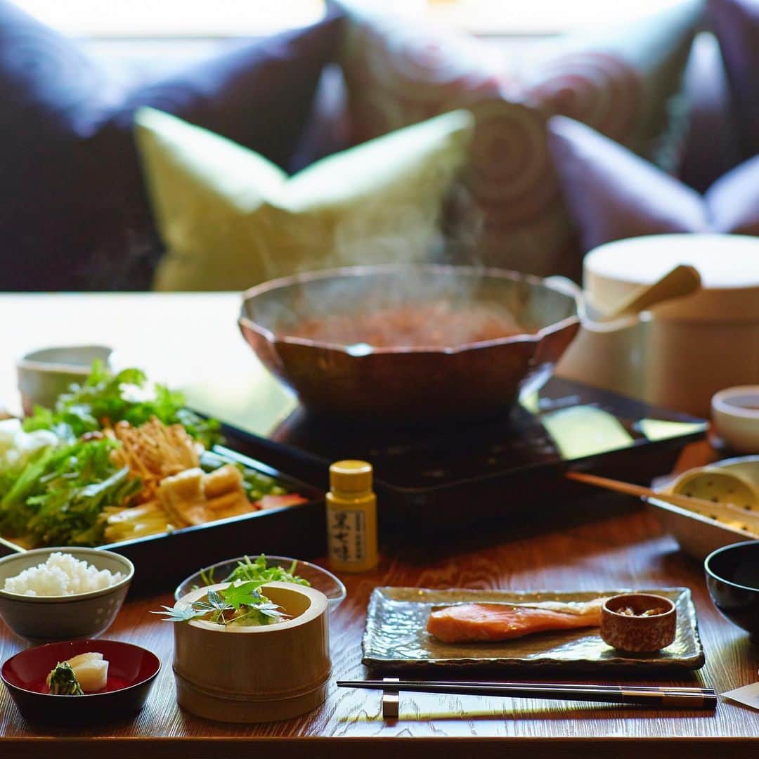 HOSHINOYA｜星のやさんのインスタグラム写真 - (HOSHINOYA｜星のやInstagram)「Start your great day with in-room breakfast. The hot pot of fresh vegetables give you energy.  #hoshinoya #hoshinoyakyoto #hoshinoresorts #hotpot #breakfast #vegetables #星のや #星のや京都 #朝食 #野菜鍋」8月14日 18時03分 - hoshinoya.official