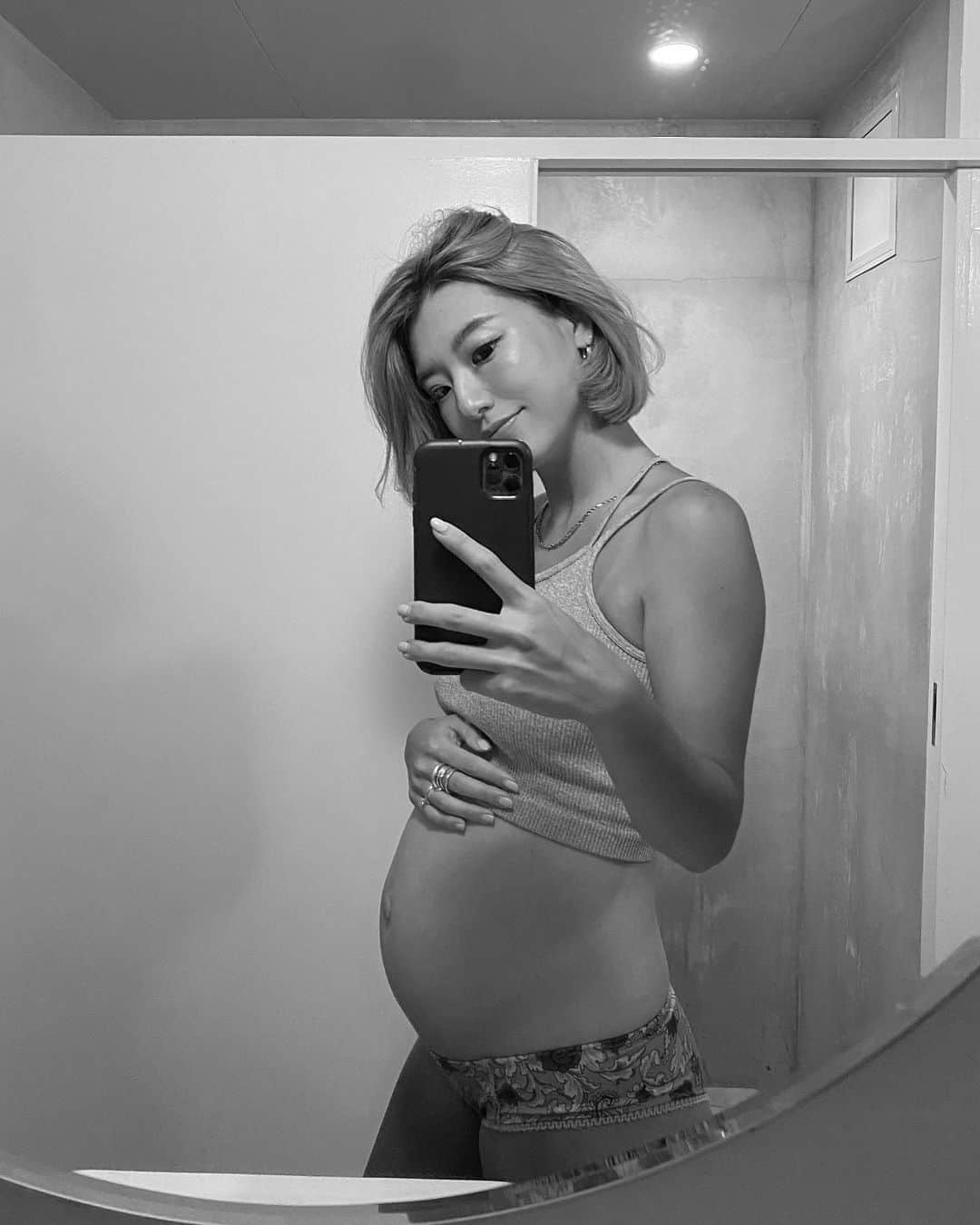 MOYAさんのインスタグラム写真 - (MOYAInstagram)「Hey, Baby Boy👶🏽💙💙 . #妊娠7ヶ月 #pregnant」8月14日 17時56分 - moyamoya2121