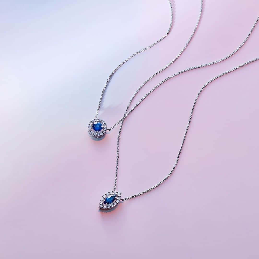 のインスタグラム：「・ ・ 【PLATINUM JEWELRY】 ・ ダイヤモンドが贅沢に取り巻き、 サファイヤの美しさを 一層引き立てるプラチナネックレス。 ・ 確かな輝きのジュエリーで自信に溢れる優美な胸元へ。 ・ 【8月21日発売予定】 ・ 上から ¥136,000＋税 PLATINUM(11203-312-5011) ¥116,000＋税 PLATINUM(11203-312-5010) ・ #ヨンドシー #ジュエリー #ネックレス #サファイア #ダイヤモンド #プラチナ #誕生石 #ブルー #青 #プレゼント #ギフト #ご褒美ジュエリー #ご褒美 #ファッション #新作 #jewelry #necklace #sapphire #diamond #birthstone #blue #platinum #present #gift #fashion #fashionjewelry #newarrivals」