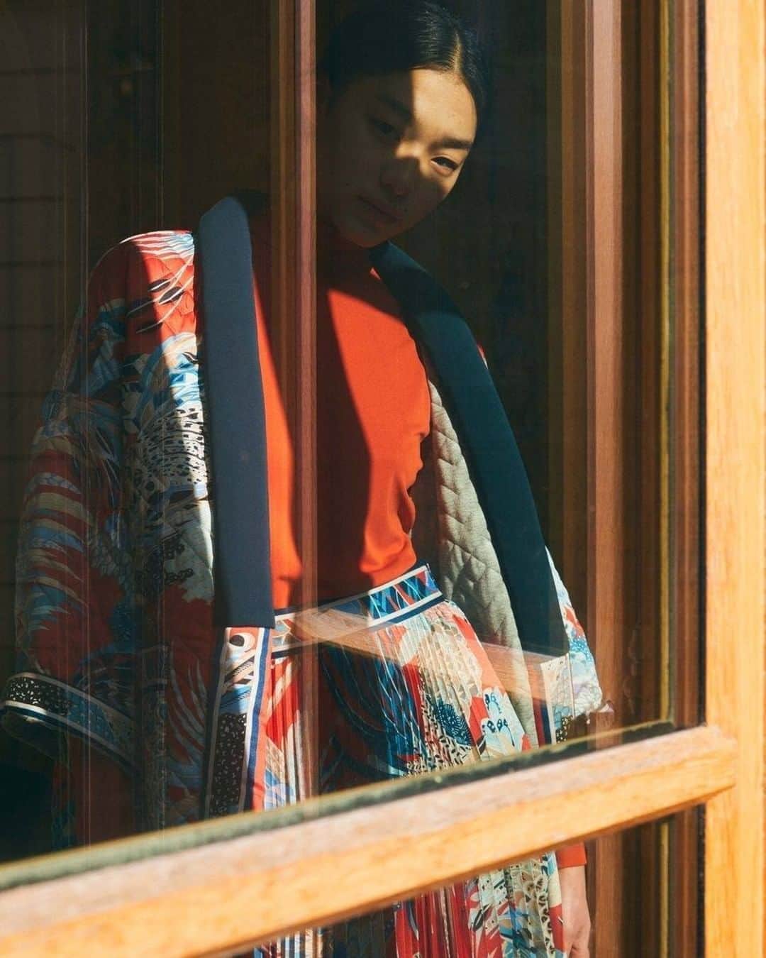 レオナールさんのインスタグラム写真 - (レオナールInstagram)「Sun reflection over our floral print kimono from the Fall Winter collection.  leonardparis.com . . . . . . . #fashion #mode #fashioninspiration #springsummer20 #springstyles #springtrends #springlooks #springfashion #summerstye #summerfashion #summeroutfit #colorful #topbrandsinparis #DNVB  #frenchsavoirfaire #frenchart」8月14日 18時01分 - leonardparis