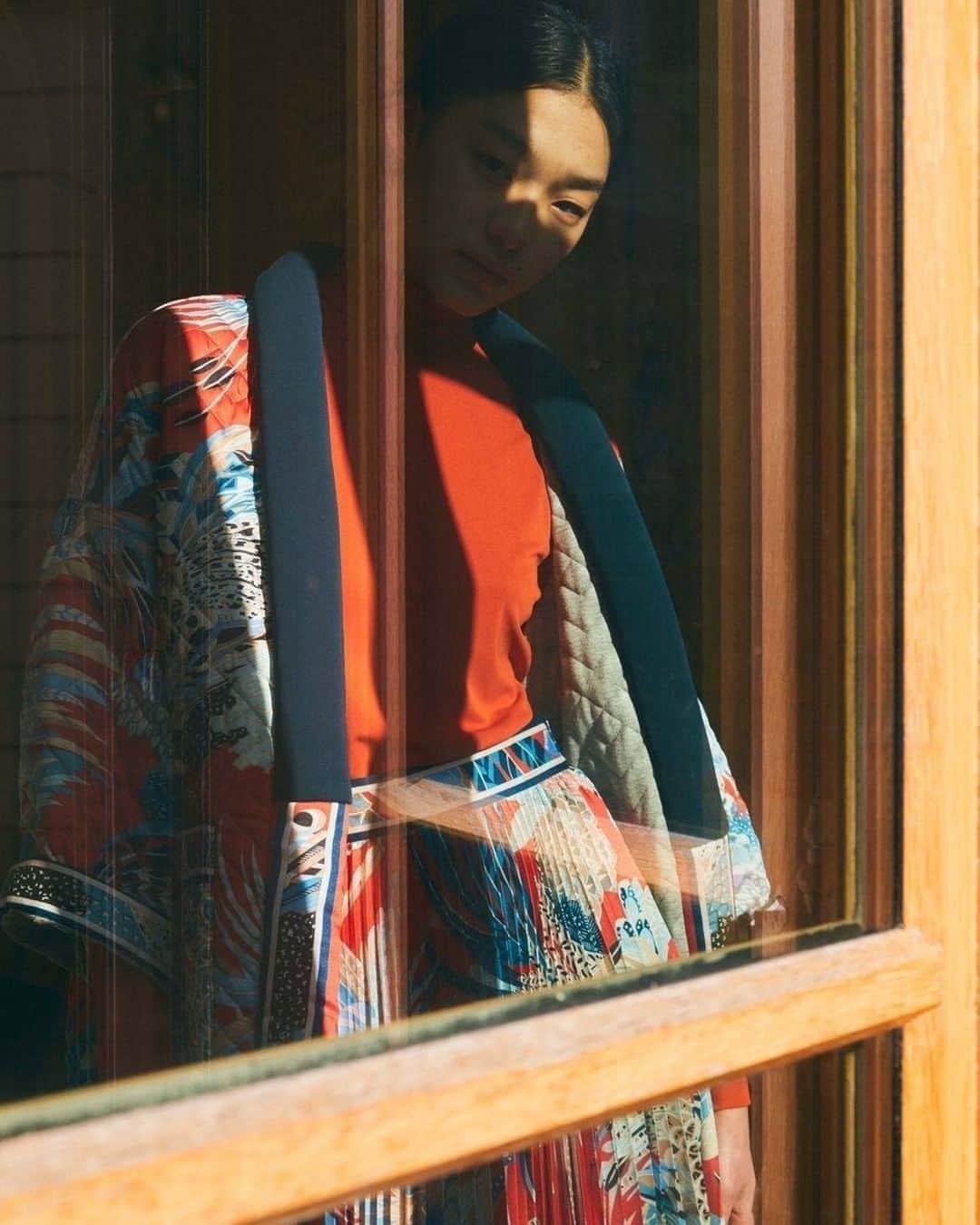 のインスタグラム：「Sun reflection over our floral print kimono from the Fall Winter collection.  leonardparis.com . . . . . . . #fashion #mode #fashioninspiration #springsummer20 #springstyles #springtrends #springlooks #springfashion #summerstye #summerfashion #summeroutfit #colorful #topbrandsinparis #DNVB  #frenchsavoirfaire #frenchart」