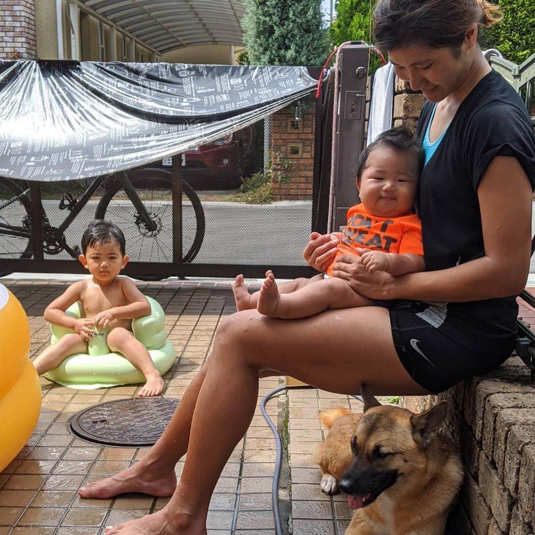 富田真紀子さんのインスタグラム写真 - (富田真紀子Instagram)「ななも暑くて変顔するようになった。  リハビリから帰ってきたら 家にプールが出来てた。笑  #ひかげ日和 #アイス日和  #プール日和 #いぬすたぐらむ」8月14日 18時29分 - makikotommy