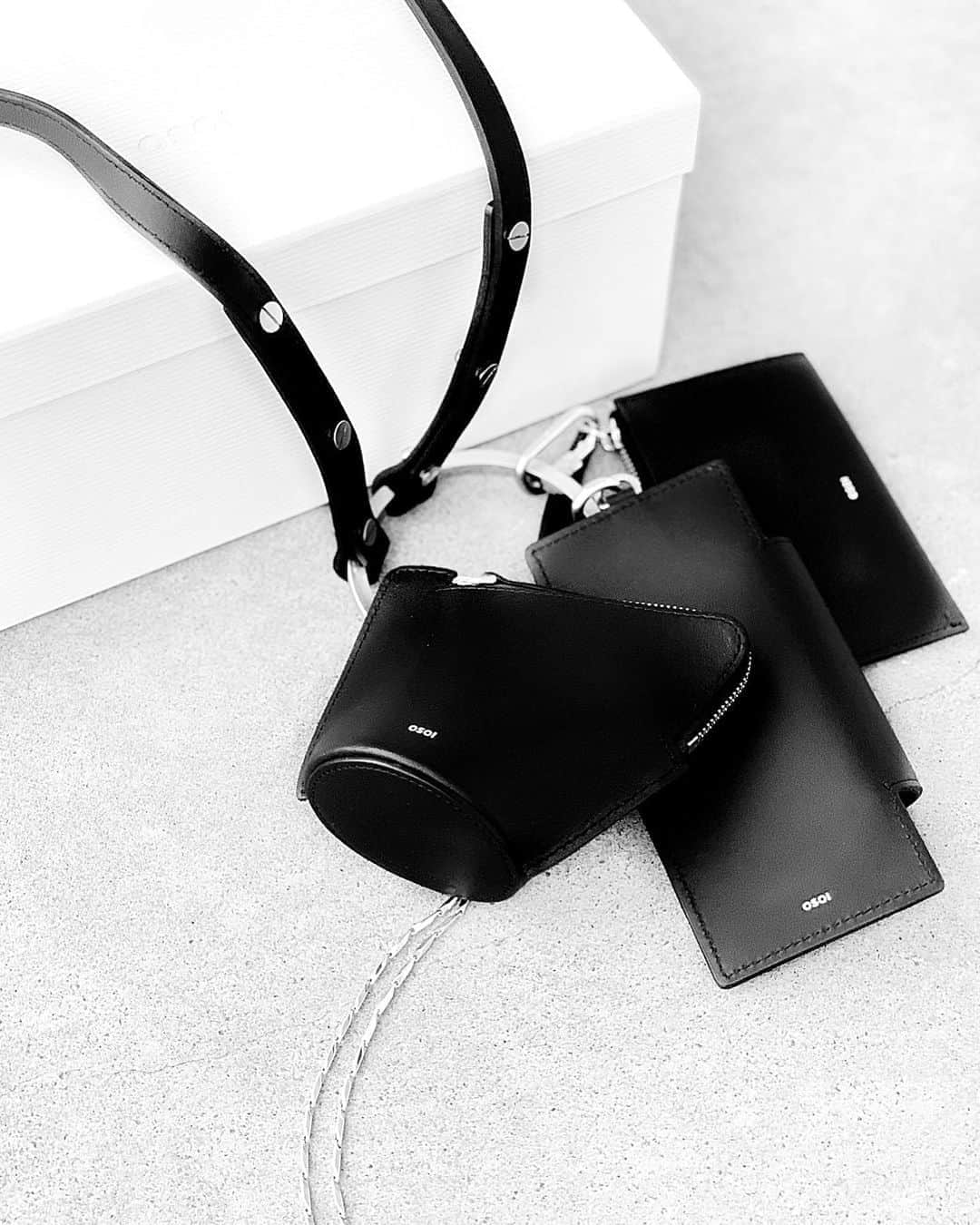 lve_xxxxのインスタグラム：「.﻿ .﻿ ᴏsᴏɪ﻿ ʟᴇᴀᴛʜᴇʀ ʙᴀɴɢʟᴇʀɪɴɢ﻿ ﻿ ﻿ 念願のお迎え。﻿ ﻿ なんも入らんけどな。﻿ お洒落ｱｲﾃﾑだからええんです。﻿ #自己満足﻿ ﻿ ﻿ ﻿ #osoi ﻿ #LEATHERBANGLERING ﻿ #leather ﻿#Korea  ﻿ @osoi_official ﻿ @osoi_ ﻿ @osoi__pr ﻿ ﻿ ﻿」
