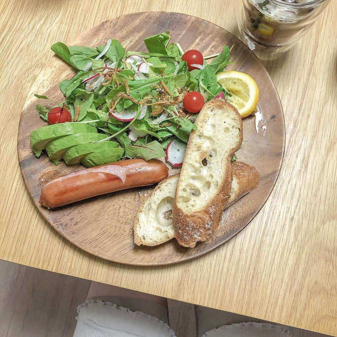 仁藤萌乃さんのインスタグラム写真 - (仁藤萌乃Instagram)「いつかの朝食。 アボカドの食べ頃見極めるの得意。」8月14日 18時38分 - moeno.n_official