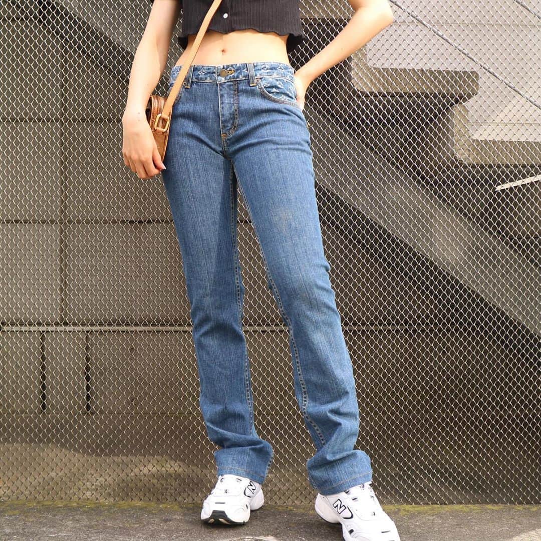 Vintage Brand Boutique AMOREさんのインスタグラム写真 - (Vintage Brand Boutique AMOREInstagram)「Louis Vuitton denim pants in size 36  This item is a STORE LIMITED item. Please send us a DM if you are interested.  ▶︎Free Shipping Worldwide✈️ info@amorevintagetokyo.com  #ヴィンテージ #ルイヴィトン  #ヴィンテージルイヴィトン #ヴィンテージブランドブティック #アモーレ #アモーレトーキョー #表参道 #青山 #東京 #louisvuitton #vintage #vintageLouisvuitton#Louis Vuitton vintage#amoretokyo  #amorevintage #vintageshops」8月14日 18時37分 - amore_tokyo