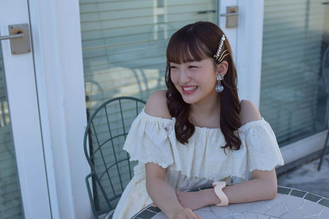 田島芽瑠さんのインスタグラム写真 - (田島芽瑠Instagram)「#HKT48THELIVE ありがとうございました🌻  なかなか会えない日々が続きますが、みんな同じ空の下で繋がっています☺️ 一緒に乗り越えて、早く会えるように頑張りましょう❤︎  早くみんなに会いたいよ…。  私の笑顔がみんなの元にも届きますように！  #青空  #空 #笑顔 #bluesky #sky #smile #☺」8月14日 18時38分 - meru_chan_official